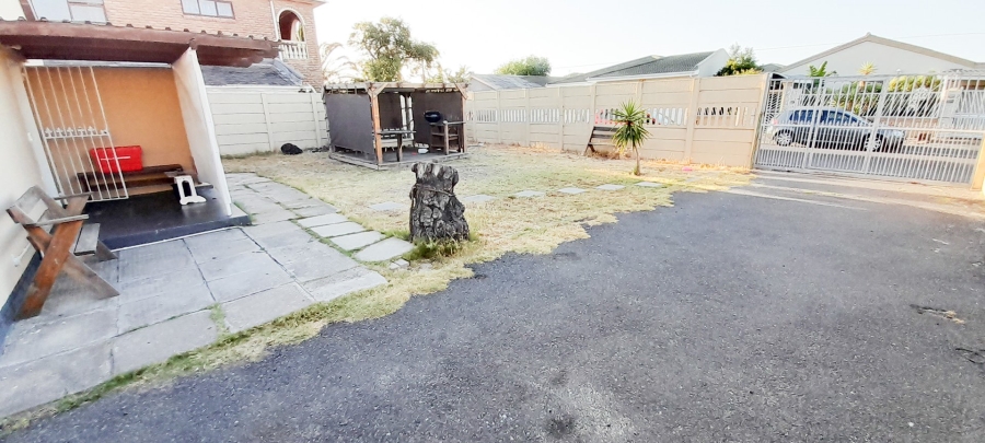  Bedroom Property for Sale in Cravenby Western Cape